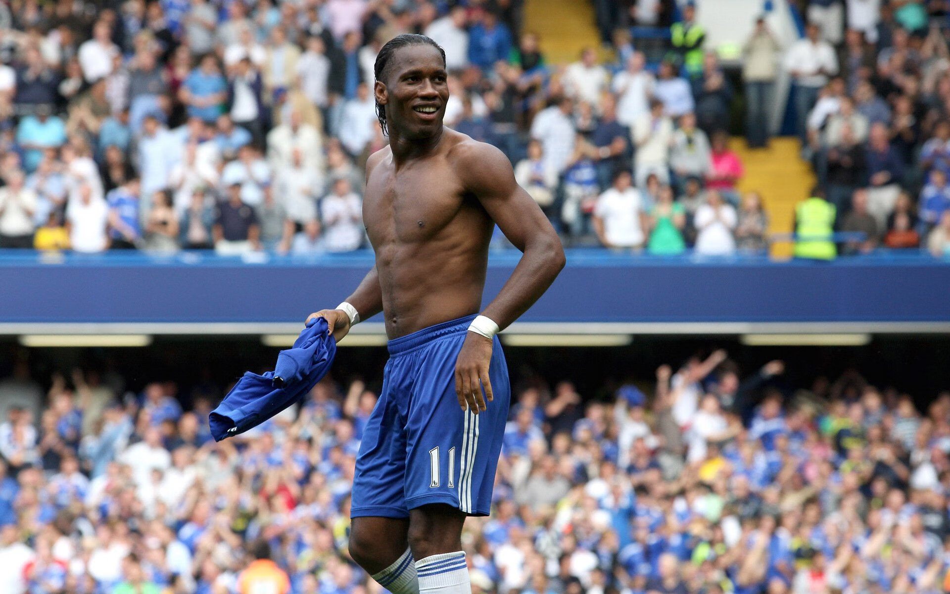 双线告捷，那不勒斯惊险突围，凯恩领军英格兰高歌猛进