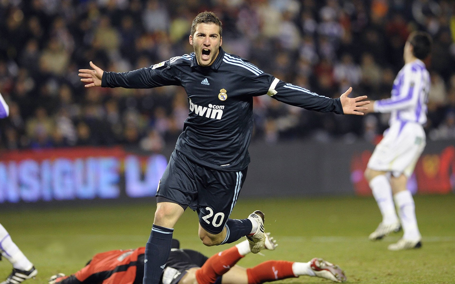 绿茵场上的命运转折，卡塞米罗关键节点连续得分，沙特如何撼动阿根廷的霸主地位？