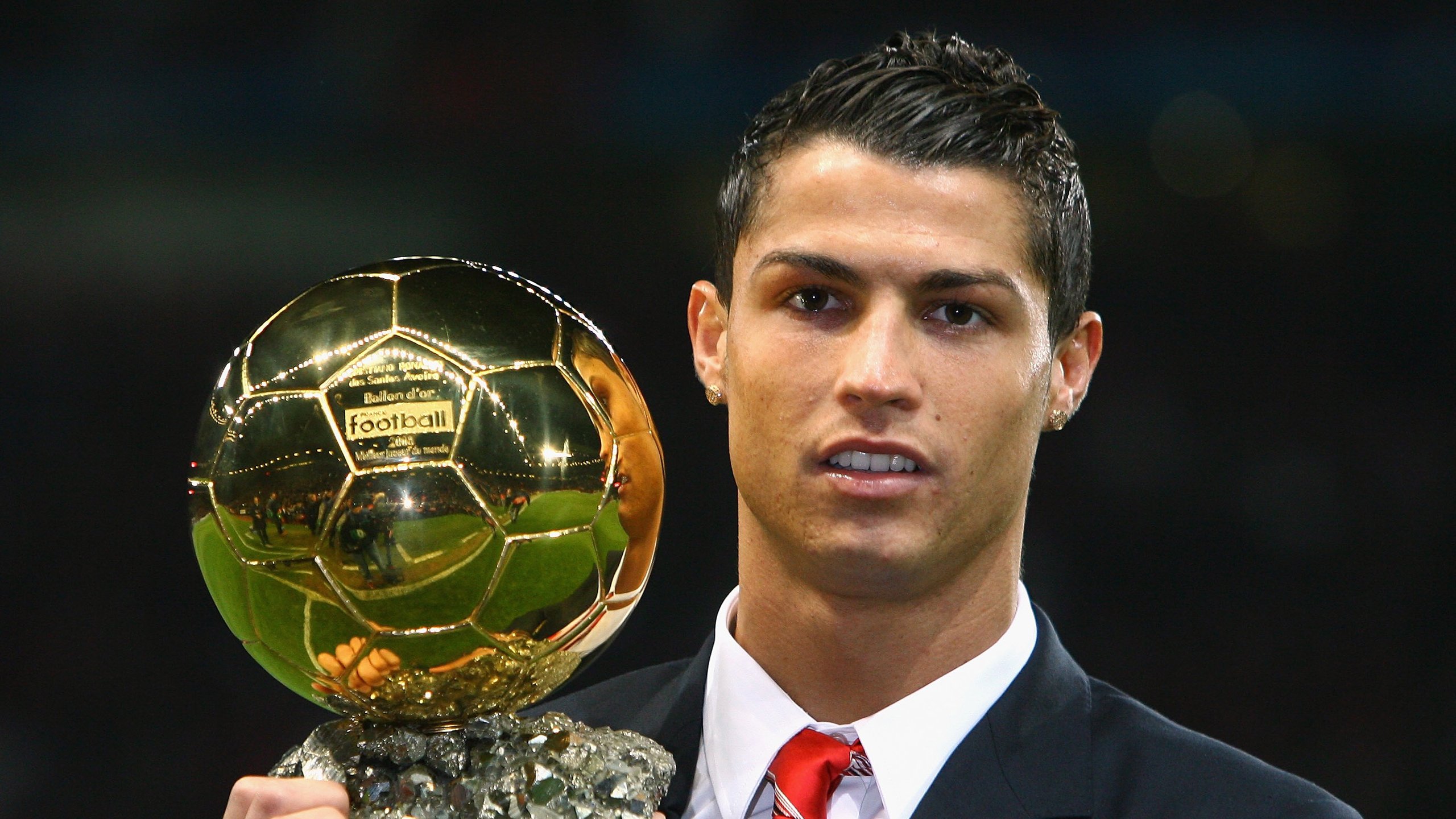 绿茵场上的火力压制，本泽马如何成为中国足球镜鉴伊朗的关键先生